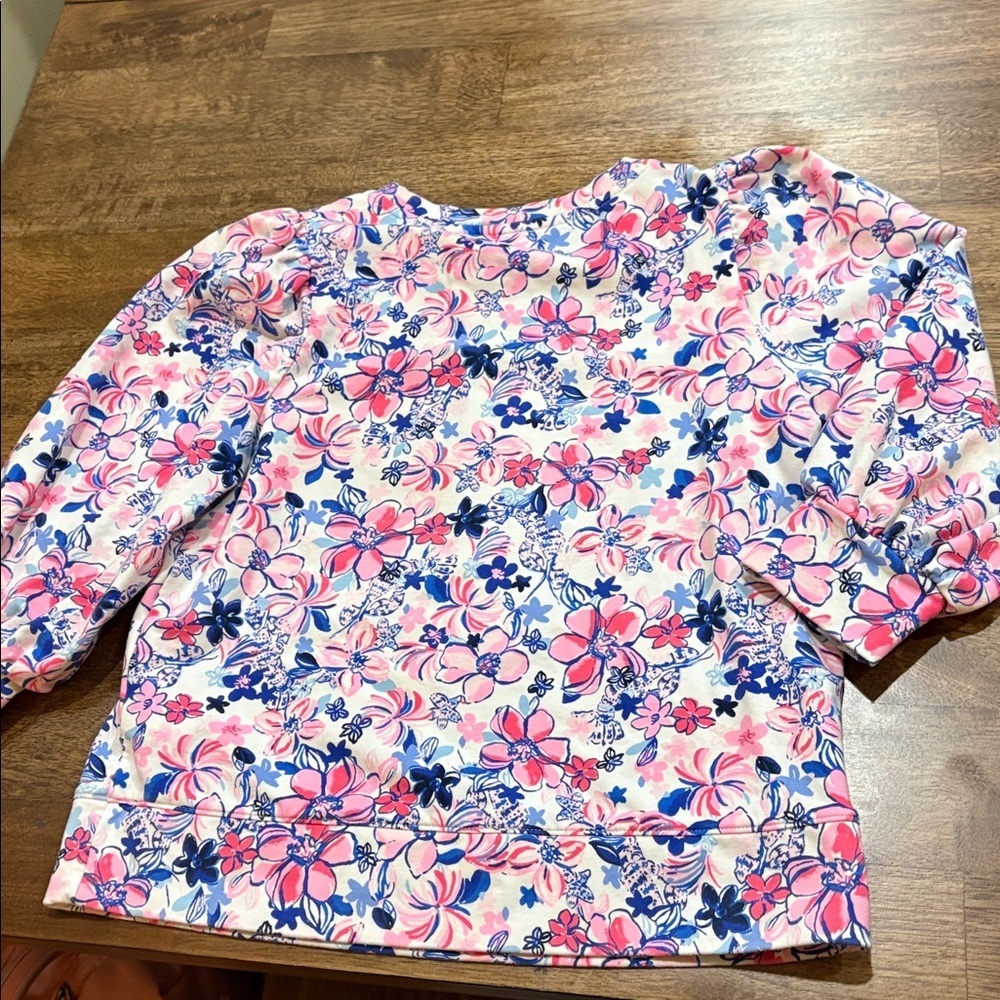 Lilly Pulitzer 3/4 Sleeve Sweatshirt size XS. Floral.  Crew neck. Puff sleeves. - Picture 8 of 10